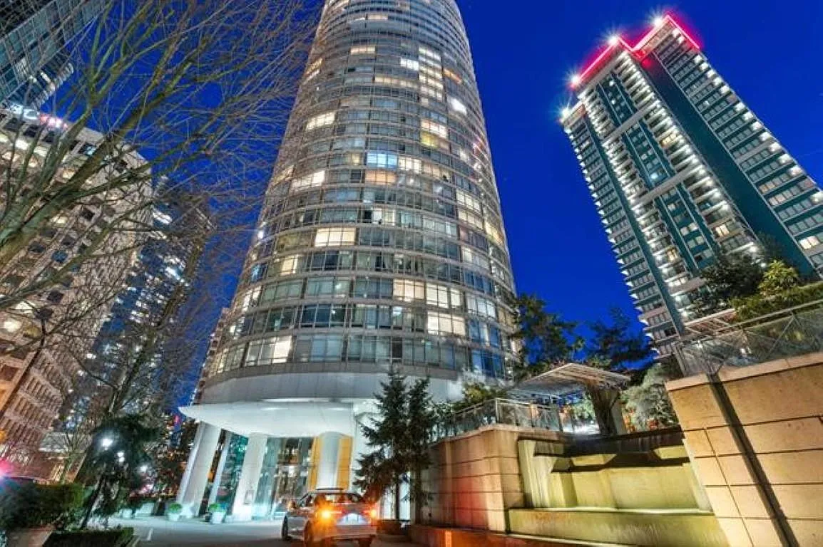 2 bed, 742 sqft, $3,050 — Photo 1