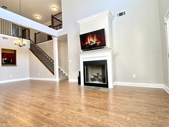 3rd image of 174 Village Dr