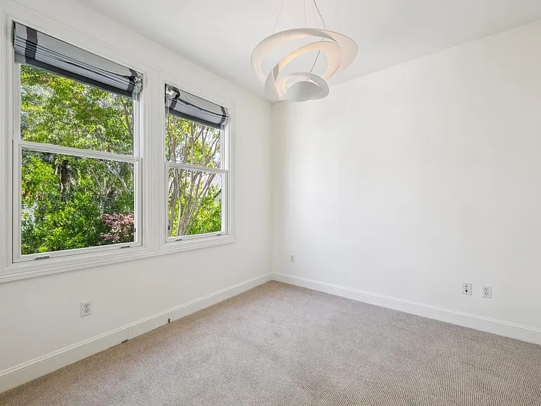 909 Ramona St — Photo 15