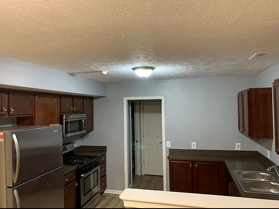 2nd image of 723 E 343rd St
