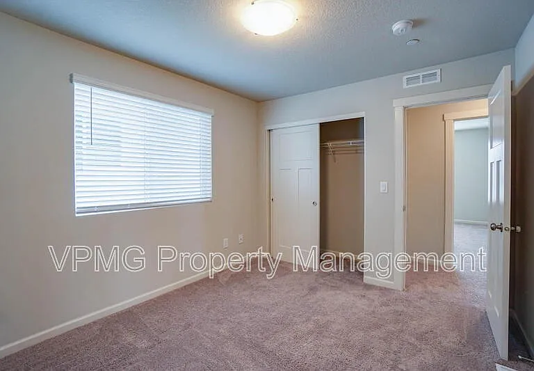 6301 N 89th Ave — Photo 39