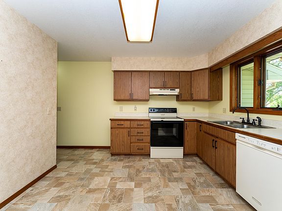 5th image of 240 Peachwood Ln