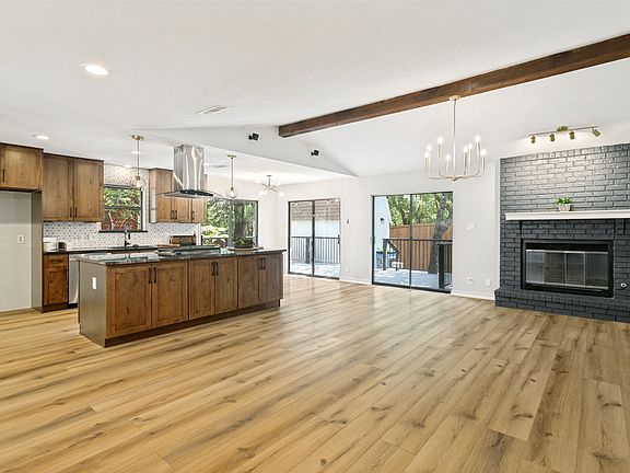 3rd image of 204 Tharp Dr