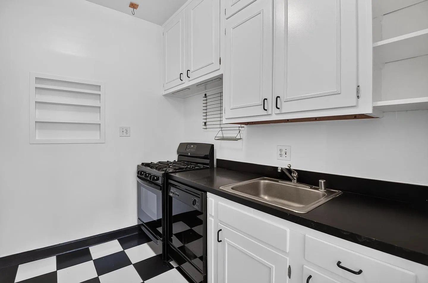 1 bed, 1.0 bath, 891 sqft, $2,800 — Photo 2