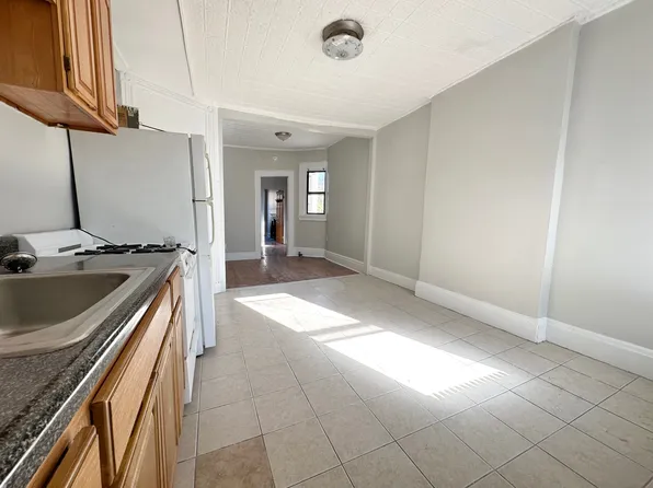 716 Sackett Street image 9 of 13