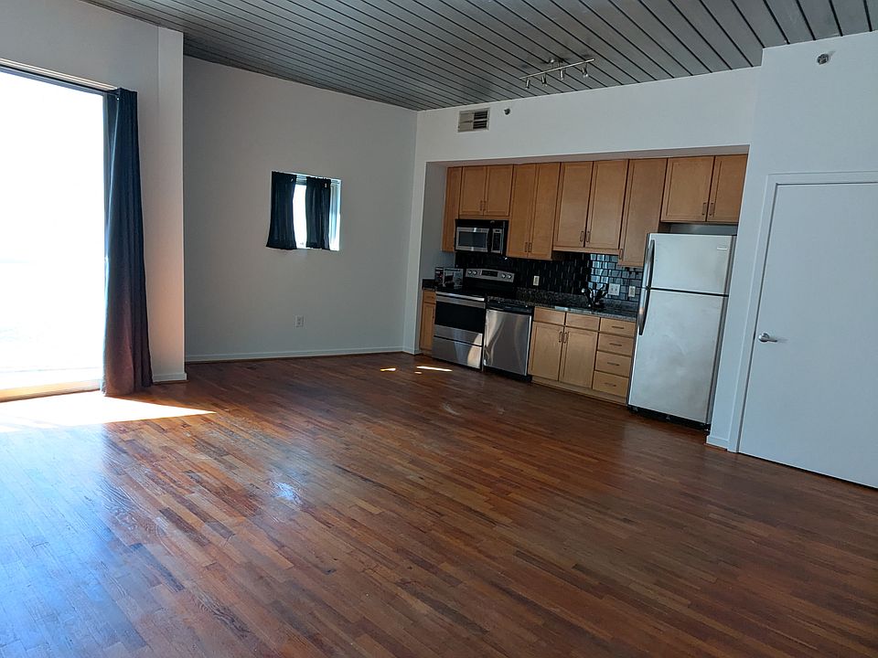 1st image of 620 Glen Iris Dr NE Unit 322