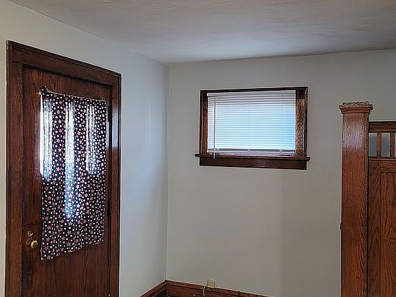 4th image of 349 Comstock Ct