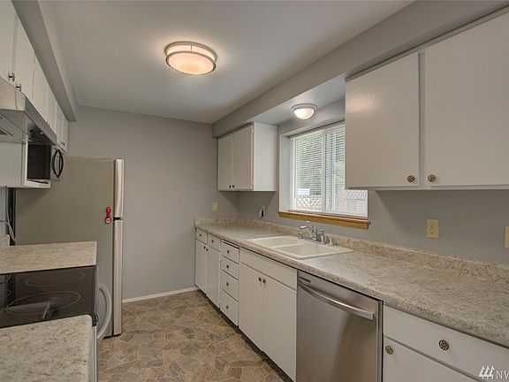 3rd image of 2946 Saint James Ct NW