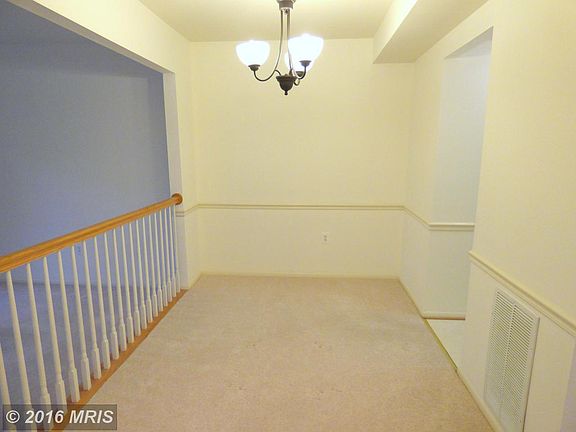 4th image of 7005 Roslyn Ave