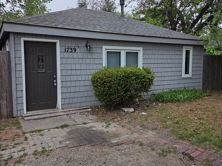 1739 S Glenn St — Photo 13