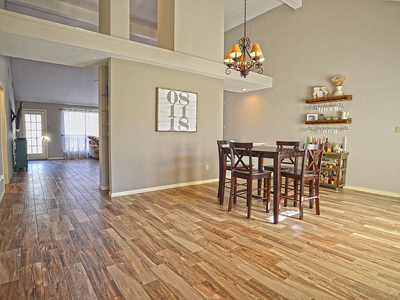 2nd image of 2422 Arrowsmith Ct