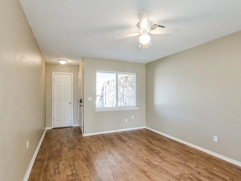 645 Lloyd Ave — Photo 8