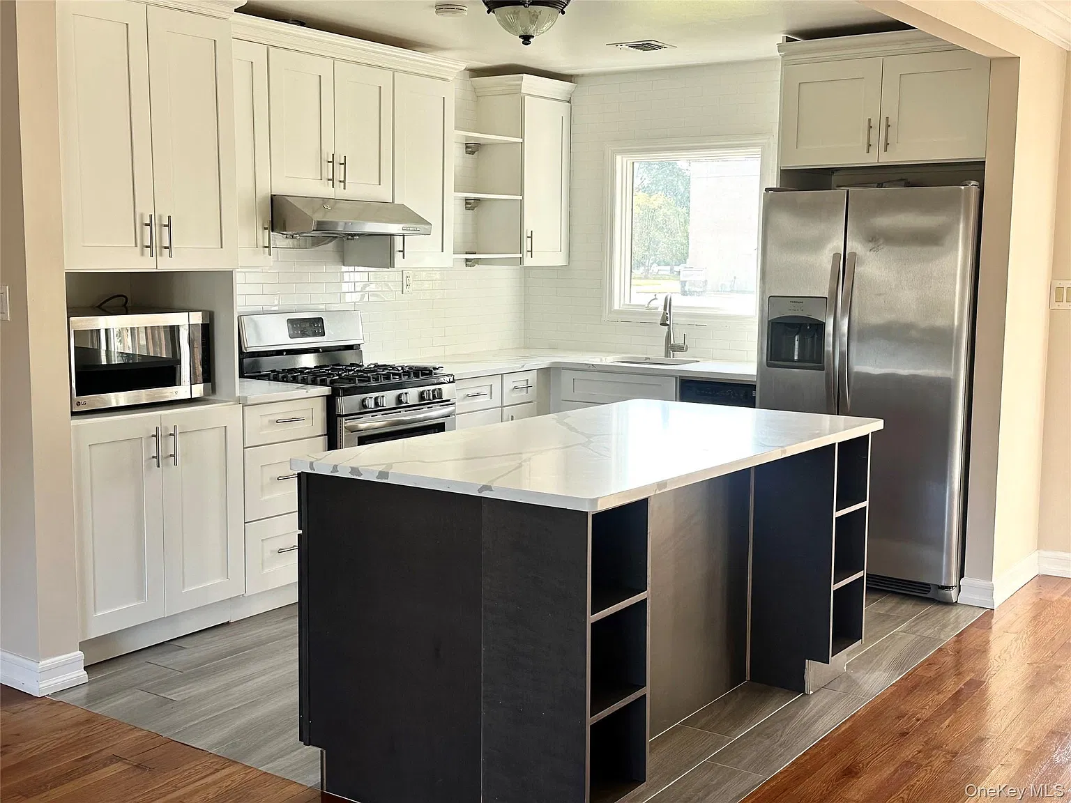 3 bed, 3.0 bath, 1535 sqft, $4,500 — Photo 3