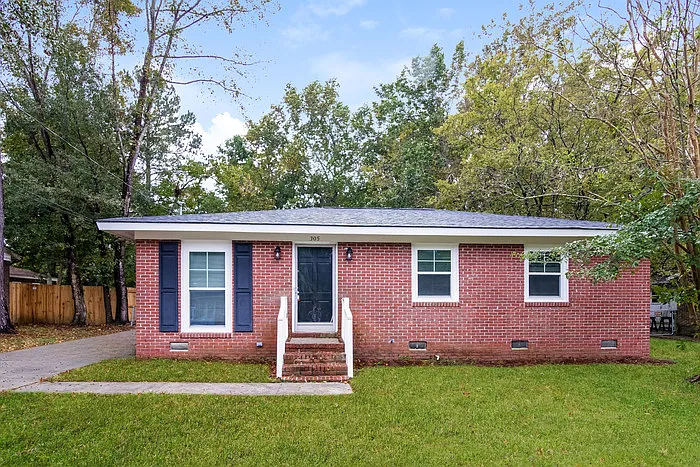 305 Laurel Ave — Photo 1