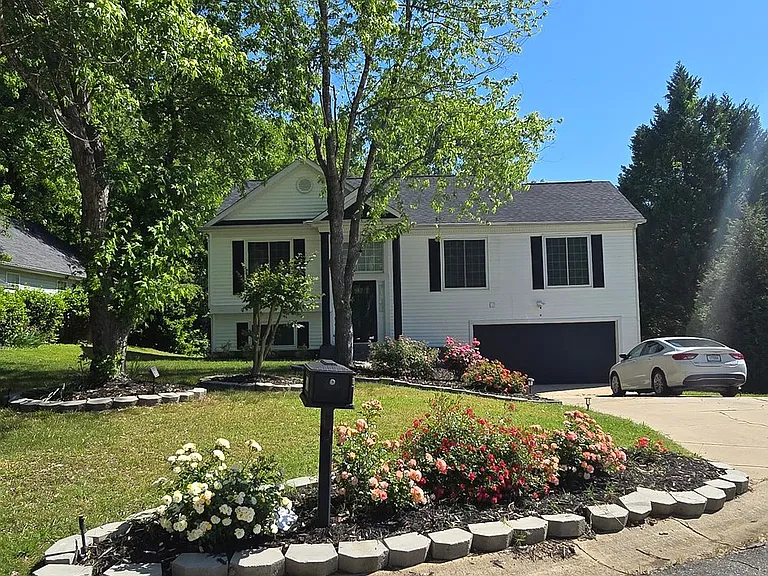1610 Oak Knoll Ln #B — Photo 1