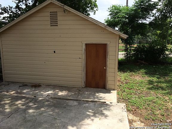 3rd image of 2226 Lee Hall St