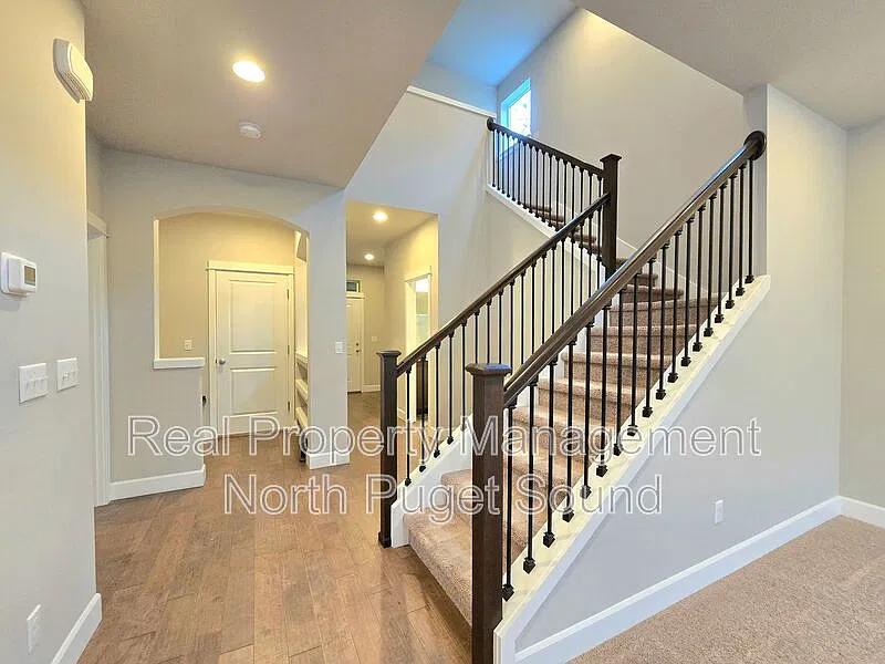4 bed, 3.0 bath, 2473 sqft, $3,295 — Photo 4