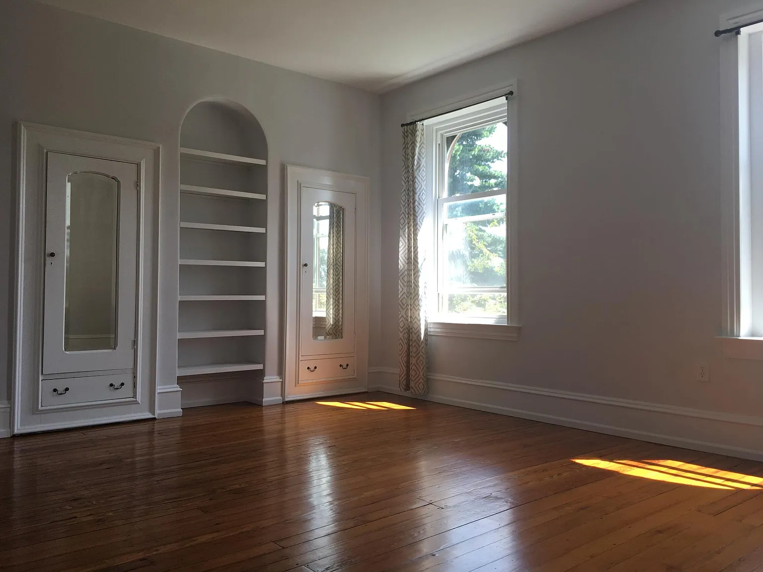 2 bed, 1100 sqft, $1,600 — Photo 2