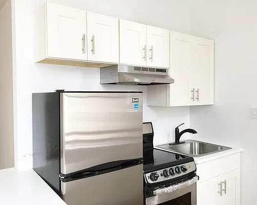 Rented by Compass | media 10