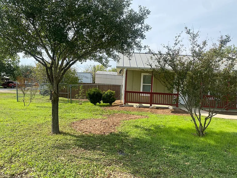 601 N Bastrop St — Photo 17