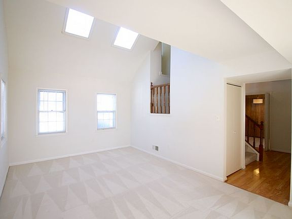 3rd image of 2135 Maleady Dr