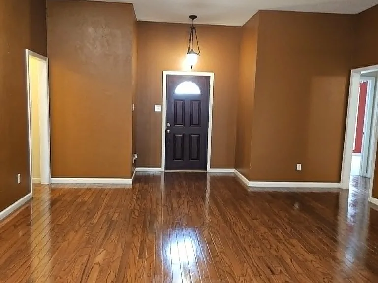 206 Vail Dr — Photo 2