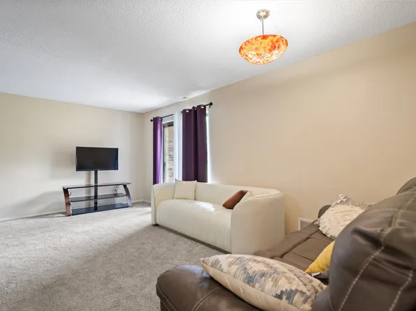 15012 Island Dr, Sterling Heights, MI 48313