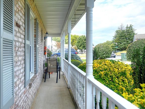 3rd image of 1550 Foxborough Dr