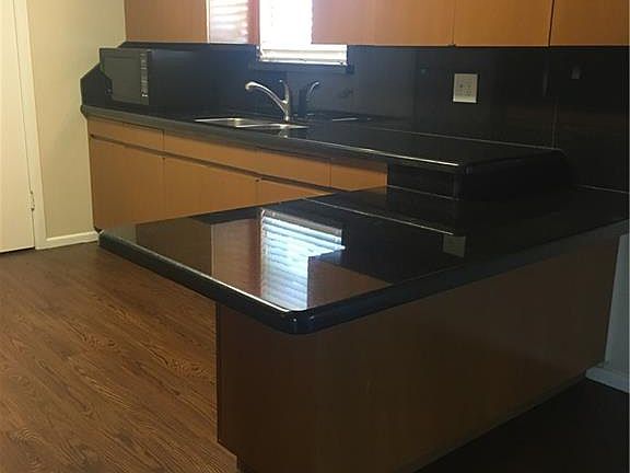 4th image of 2100 Daffodil Ave