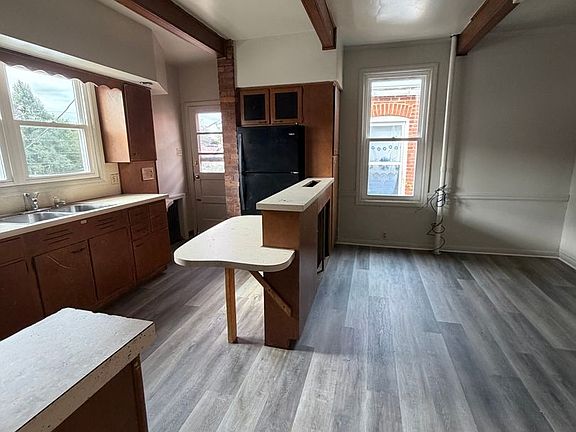 4th image of 264 W Jackson St