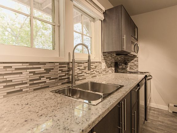 4th image of 1719 Marine St #2175448