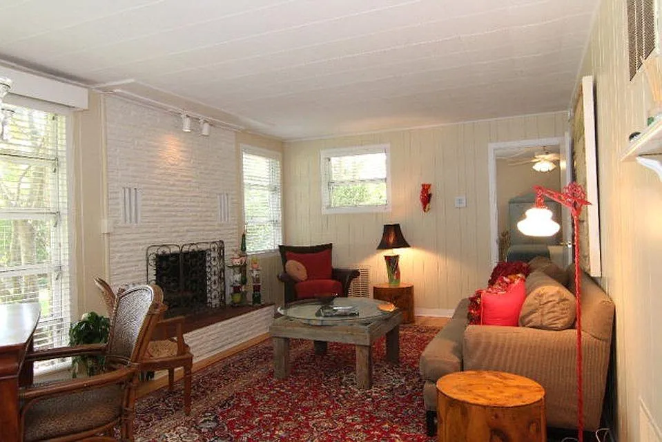 2 bed, 1993 sqft, $2,200 — Photo 4