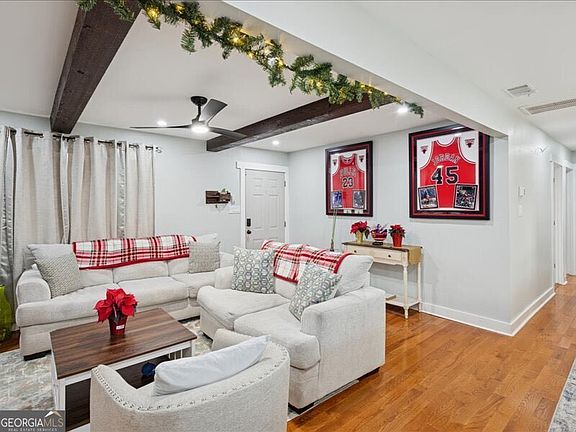 4th image of 203 Holiday Cir