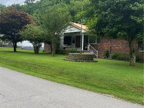 7 Saratoga St, Charleston, WV 25306