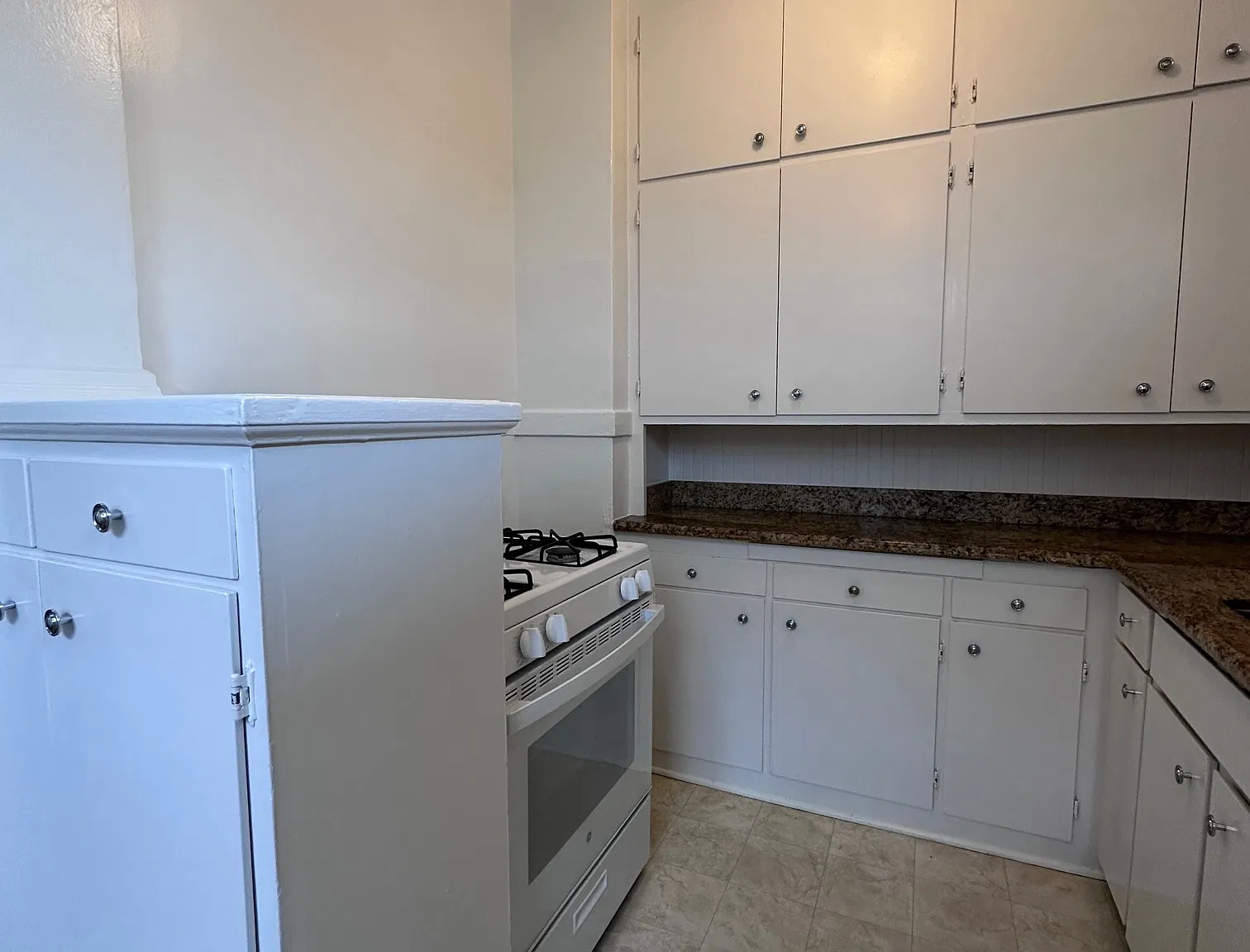 Sunlit Marina Studio with Golden Gate Bridge Views | Water & Trash Included! — Photo 4