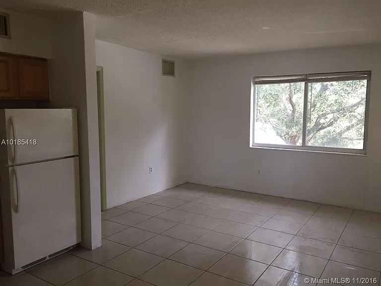 101 NW 29th Ave #4 — Photo 2