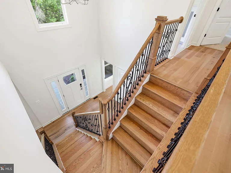 301 Kingdom Dr — Photo 88