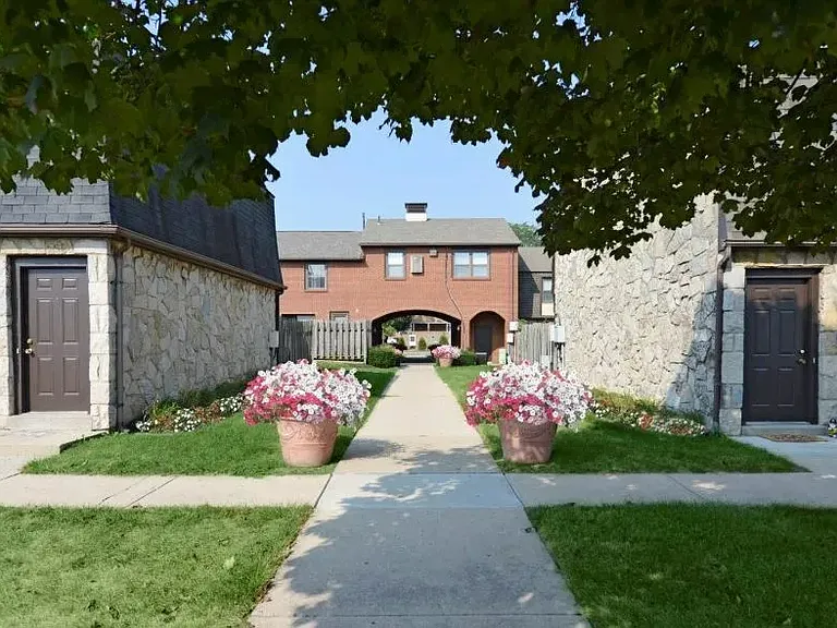 440 Alexandria Colony St S — Photo 1