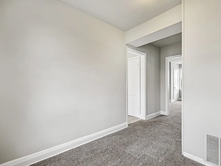 Oaklee Village Apartments — Photo 29