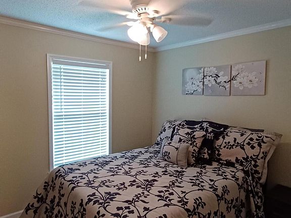 5th image of 2838 Borden St