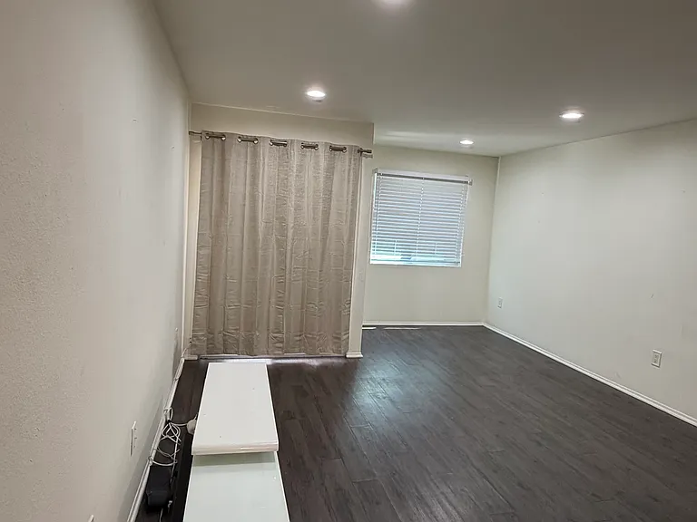 4240 Menlo Ave #5 — Photo 2
