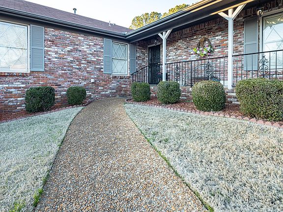 3rd image of 109 Creekwood Cir