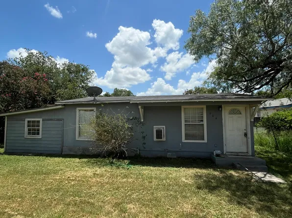 904 PINE ST, Floresville, TX 78114