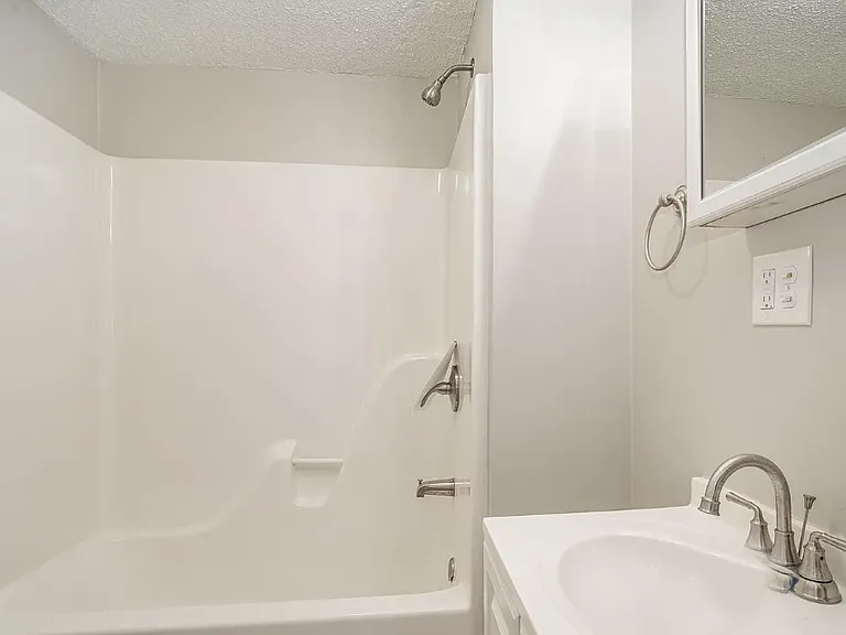 433 Greenwood Dr — Photo 11