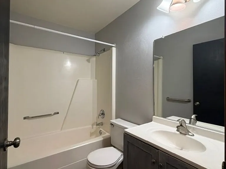 1103 Glades Dr — Photo 10