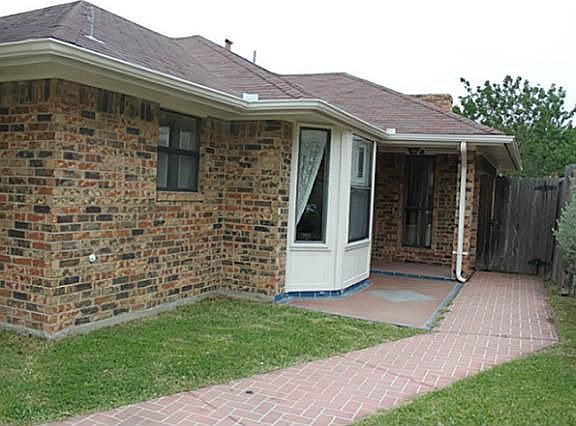 2nd image of 2015 Verlaine Dr