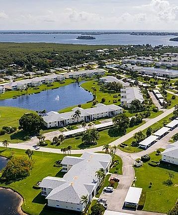 5th image of 209 Grove Isle Cir