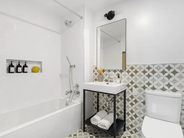 540 Graham Avenue image 6 of 16