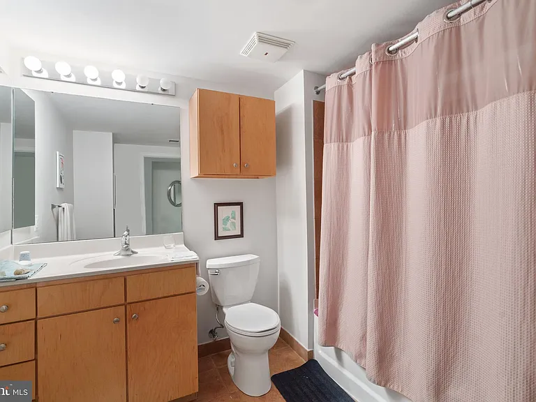 616 E St NW #304 — Photo 12