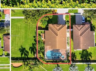 18438 NW 9th St, Pembroke Pines, FL 33029